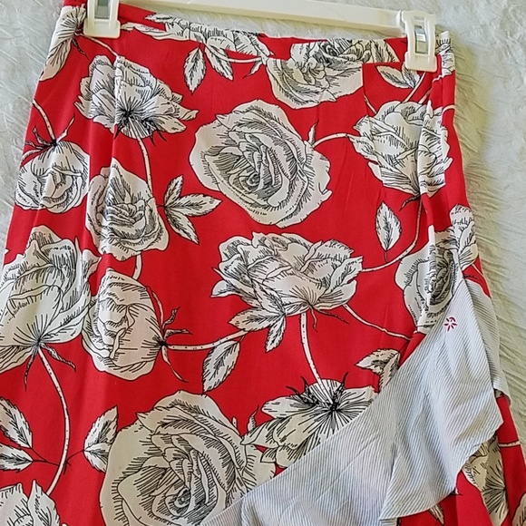 Asymmetrical floral skirt - Picture 3 of 5